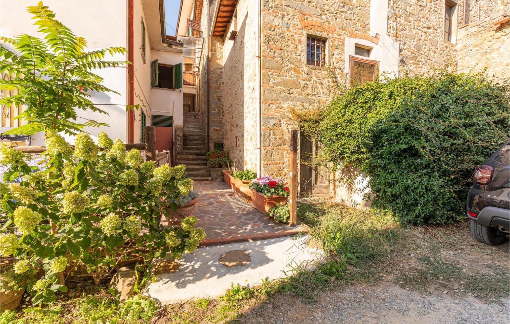 Awesome Home In Marliana With Kitchenette Exterior photo
